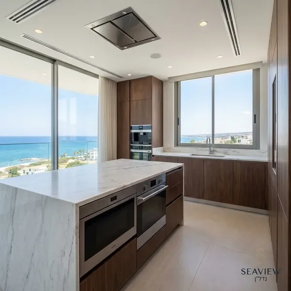 מטבח מודרני בדירת יוקרה